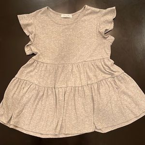 Loose-fitting flowy gray tunic top, size S